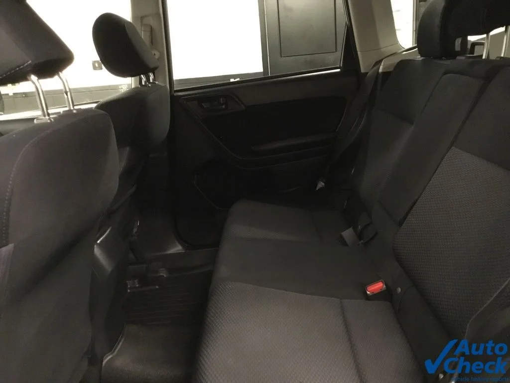 Used 2016 Silver Subaru 2.5i Premium image 28