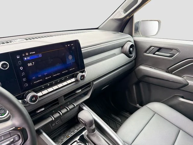 Used 2025 White Chevrolet Trail Boss image 9