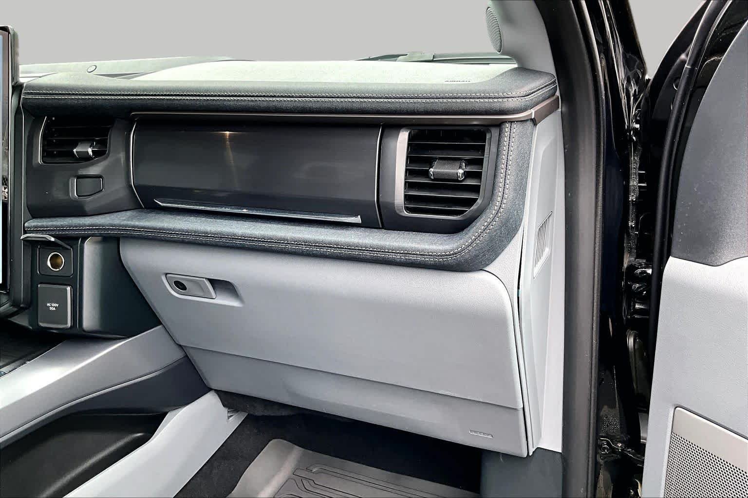 Used 2025 Agate Black Metallic Ford Flash image 21