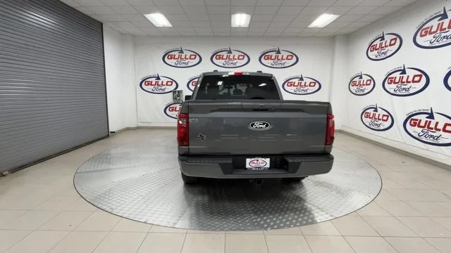 New 2026 Carbonized Gray Metallic Ford XLT image 11
