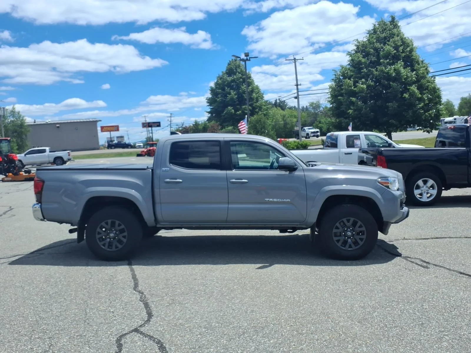 Used 2021 Cement Toyota SR5 image 4