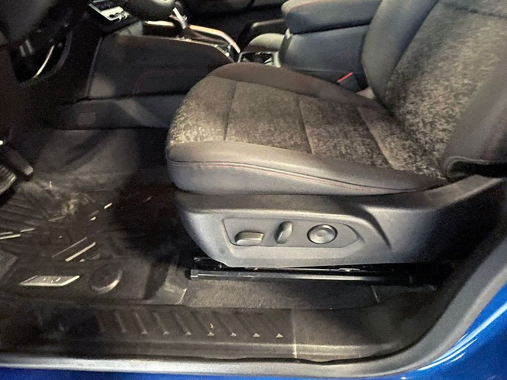 Used 2024 Blue Chevrolet Z71 image 23