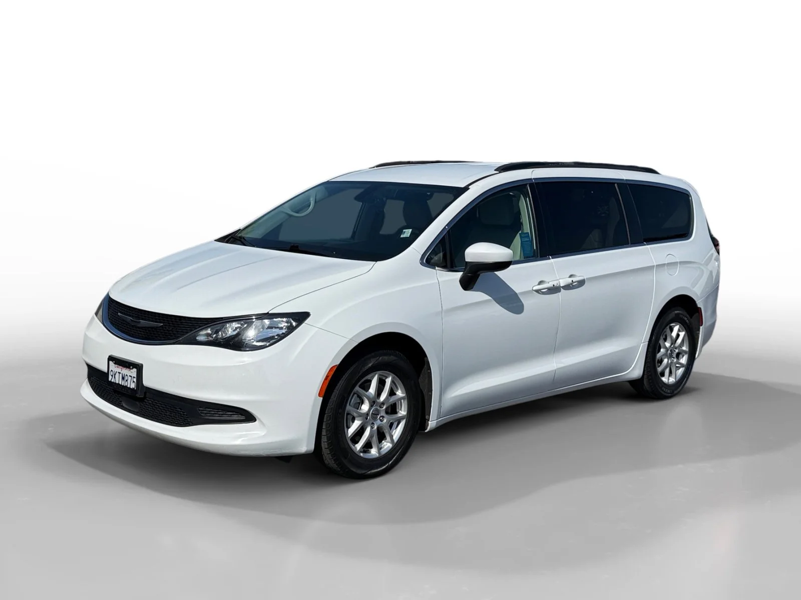 2021 Chrysler Voyager LXI's photo