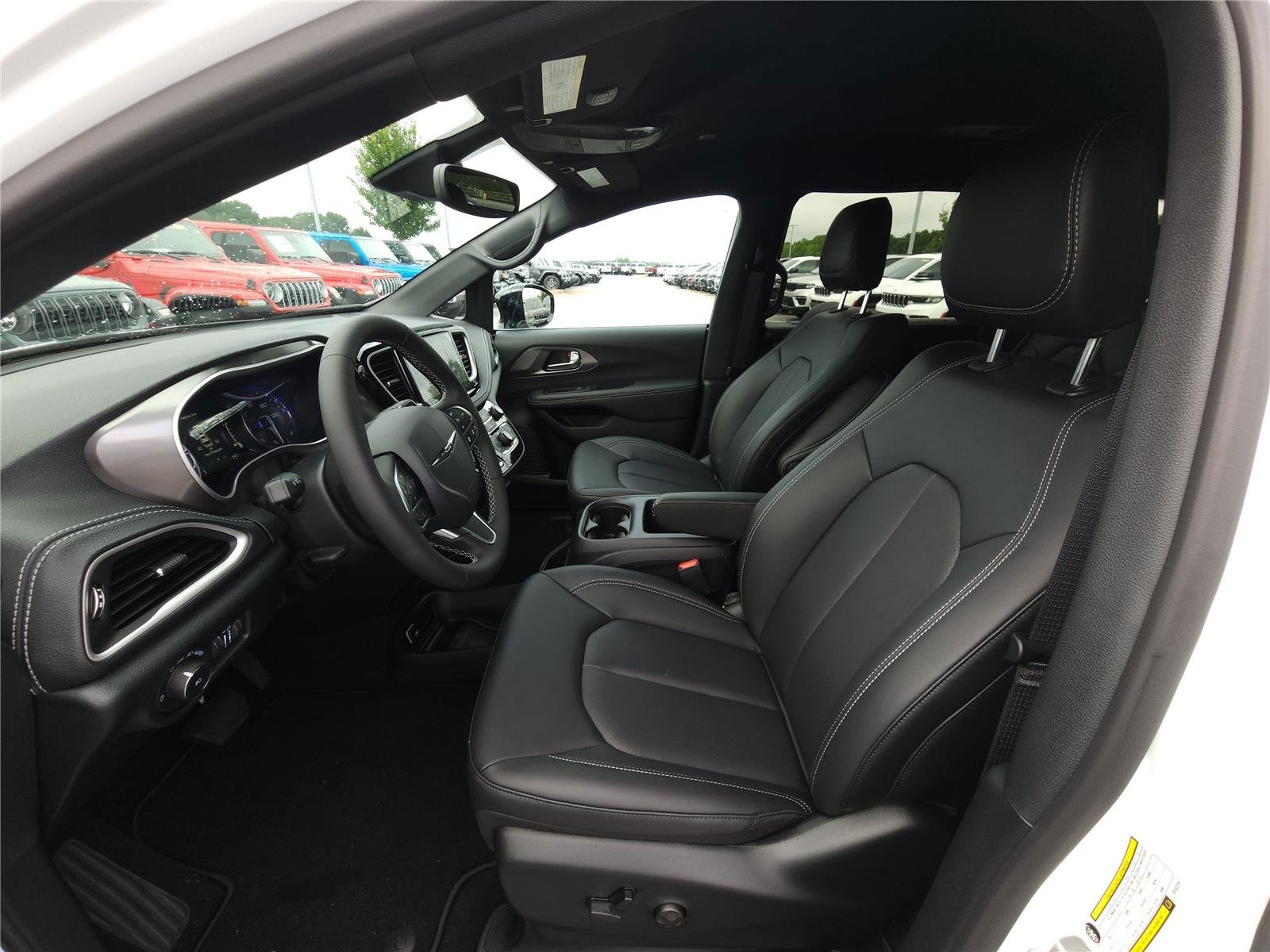 2026 Chrysler Pacifica Select - Photo 13