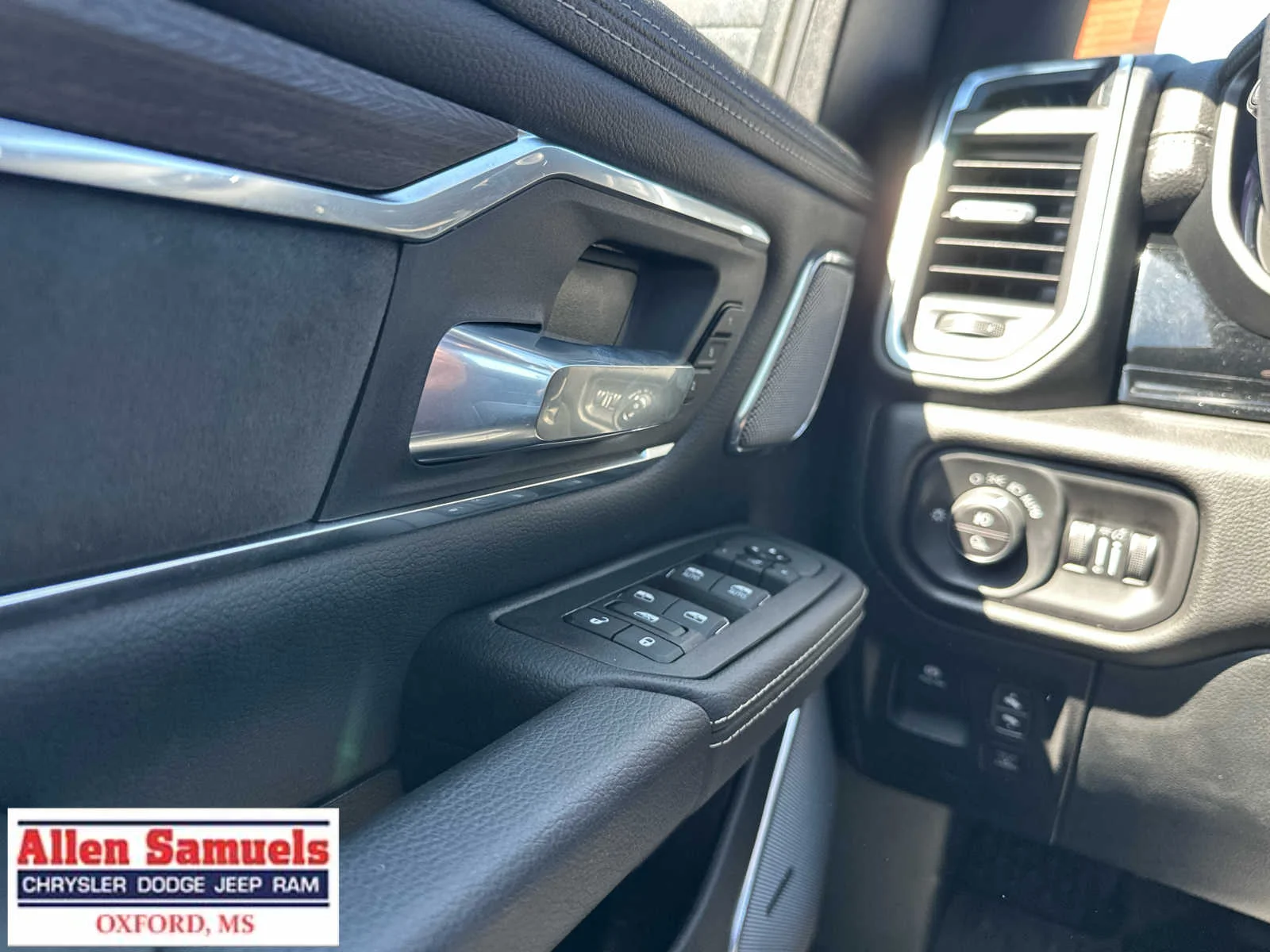 2026 RAM 1500 Laramie - Photo 25