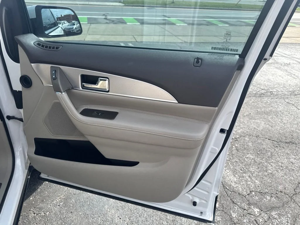 Used 2015 White Lincoln Base image 35