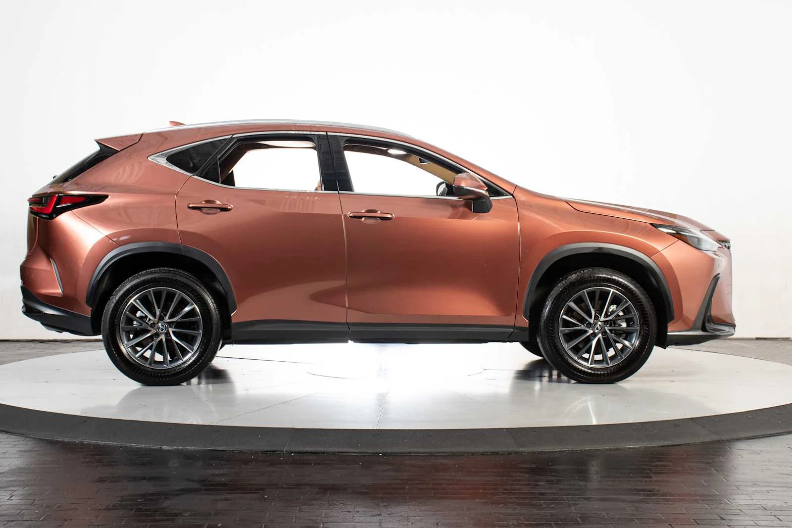 Used 2025 Copper Crest Lexus Premium image 8