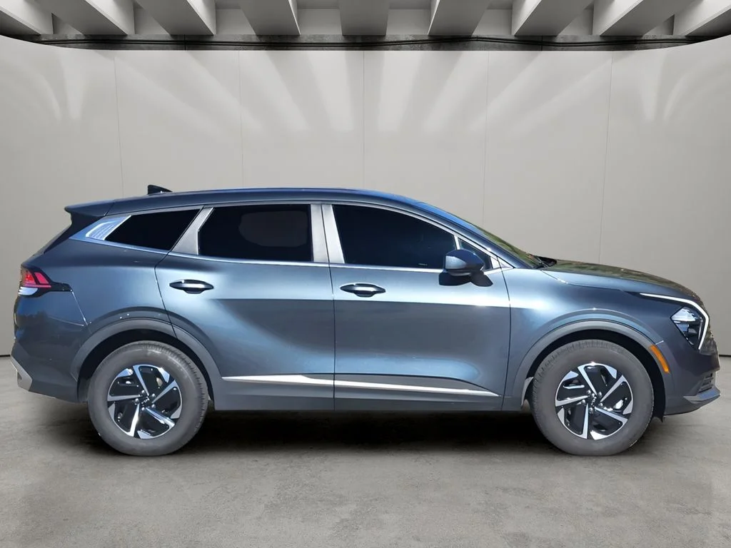 Used 2023 Gravity Gray Kia LX image 4