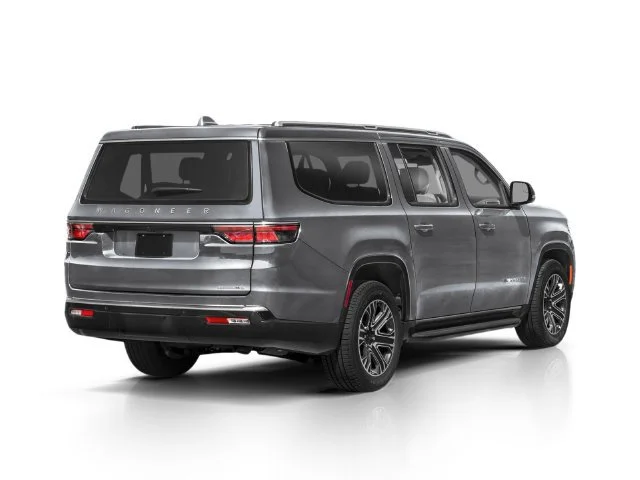 Used 2023 Baltic Gray Met Jeep 4DR 4WD image 2