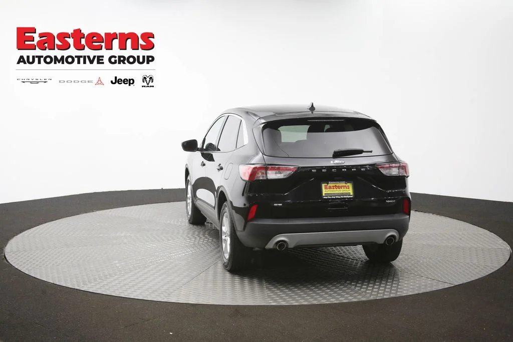 Used 2022 Black Ford SE image 65