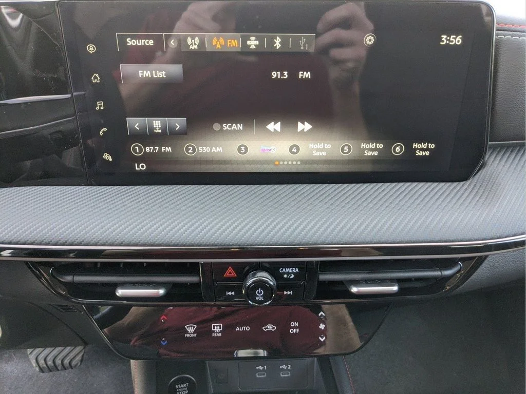 Used 2025 White Nissan SR image 26