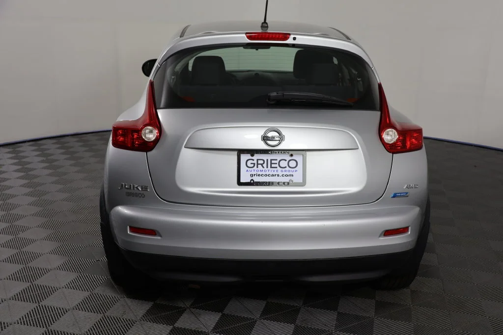 Used 2014 Brilliant Silver Nissan S image 7