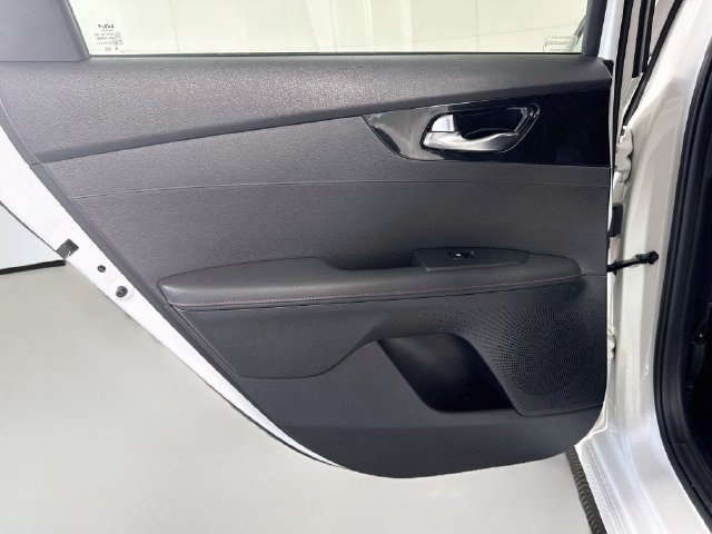 Used 2022 Snow White Pearl Kia GT image 22