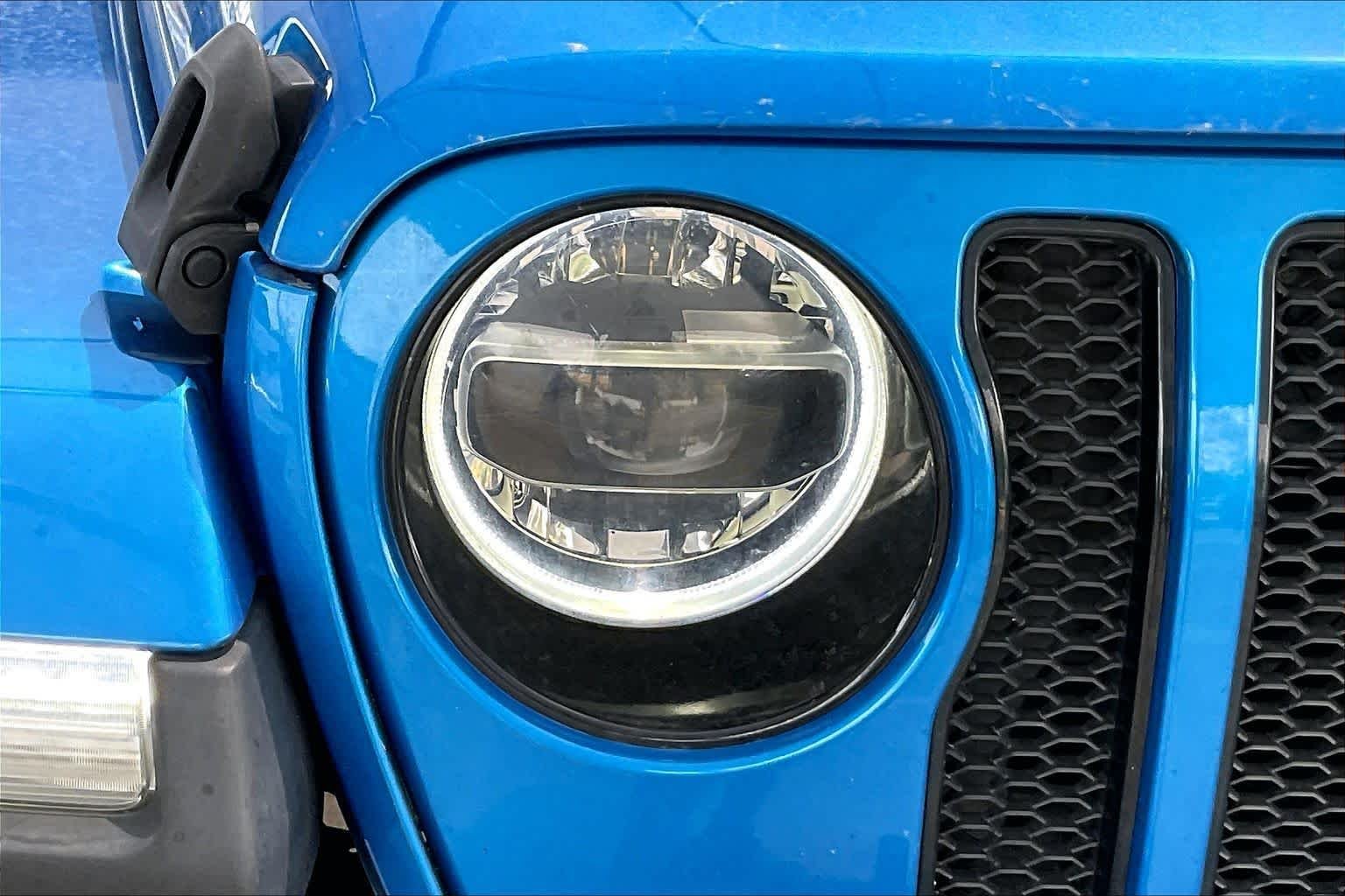 Used 2022 Hydro Blue Pearlcoat Jeep Unlimited Sahara Altitude image 26