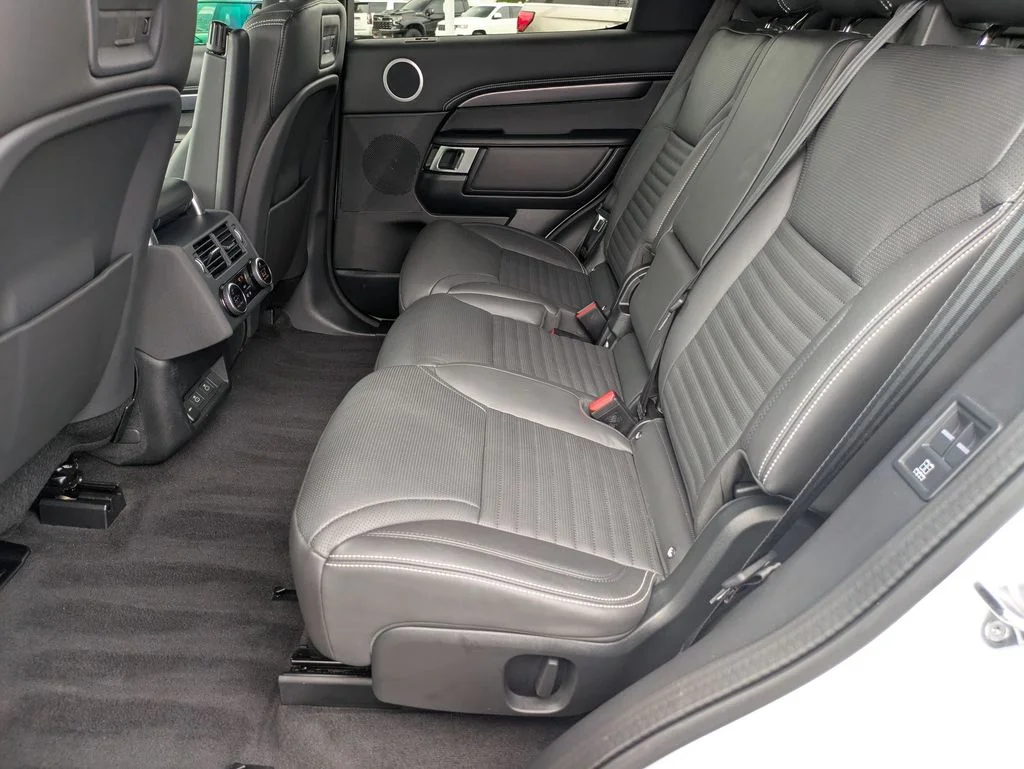 Used 2025 White Land Rover Metropolitan Edition image 21