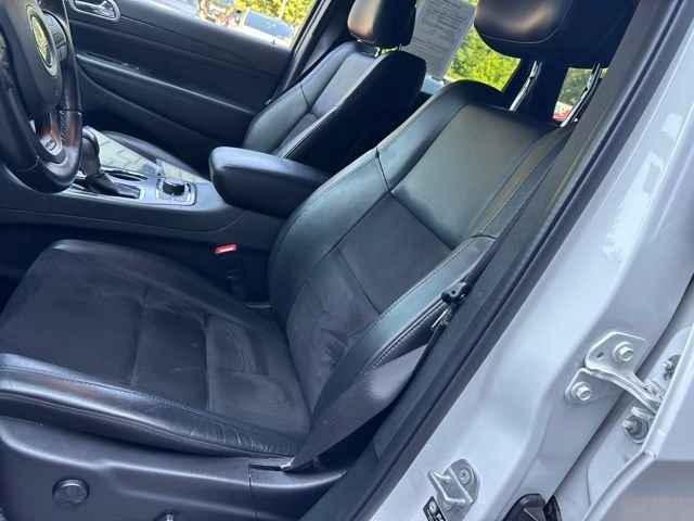 Used 2022 White Jeep Laredo X image 15