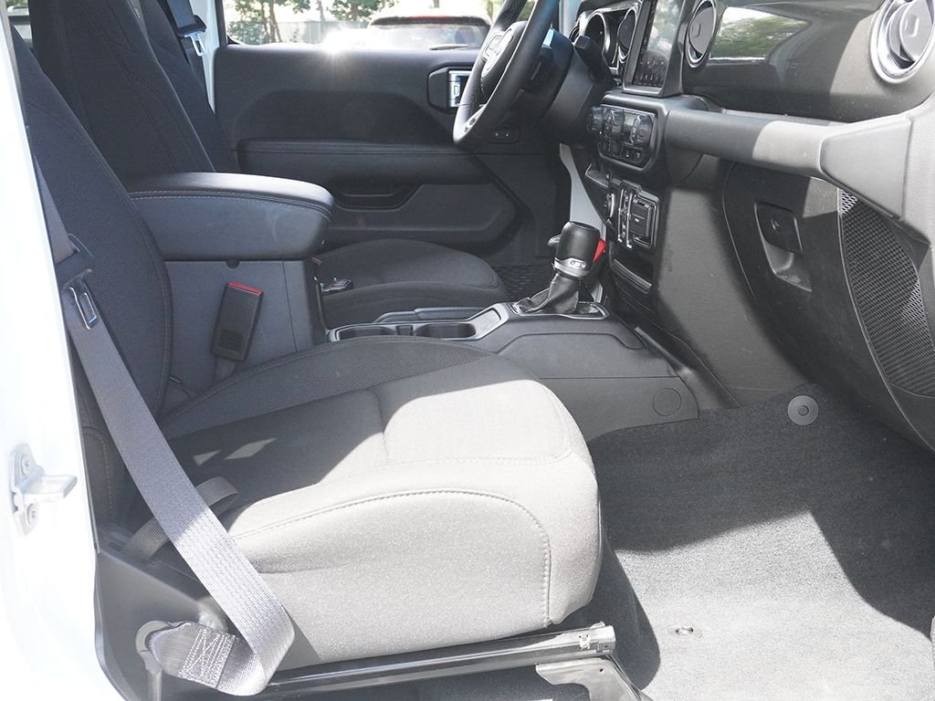 Used 2023 White Jeep Overland image 21