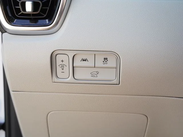 Used 2023 White Kia SX image 22