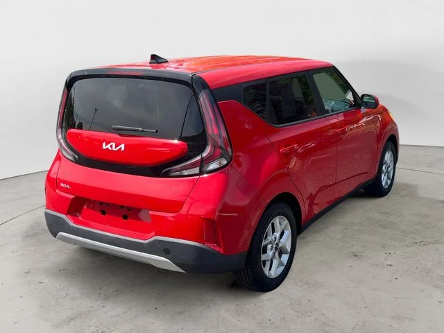 Used 2023 Red Kia LX image 5