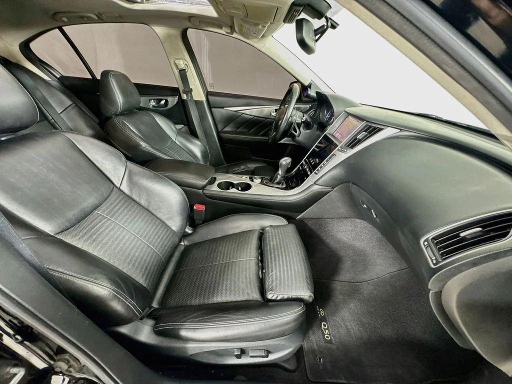 Used 2017 Black Obsidian INFINITI Red Sport 400 image 35