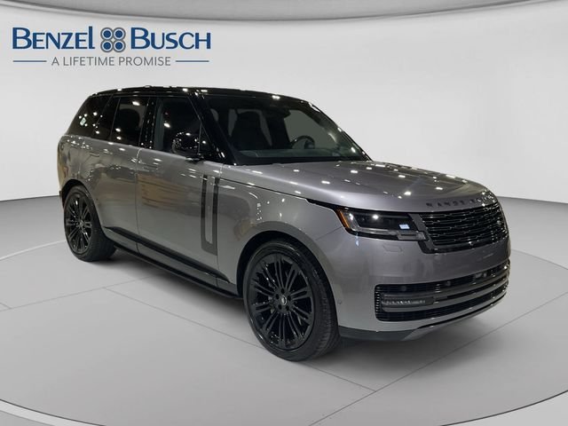 Used 2024 Gray Land Rover SE image 4