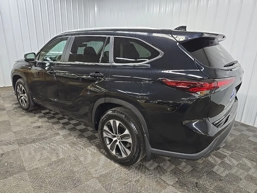Used 2024 Black Toyota XLE image 9