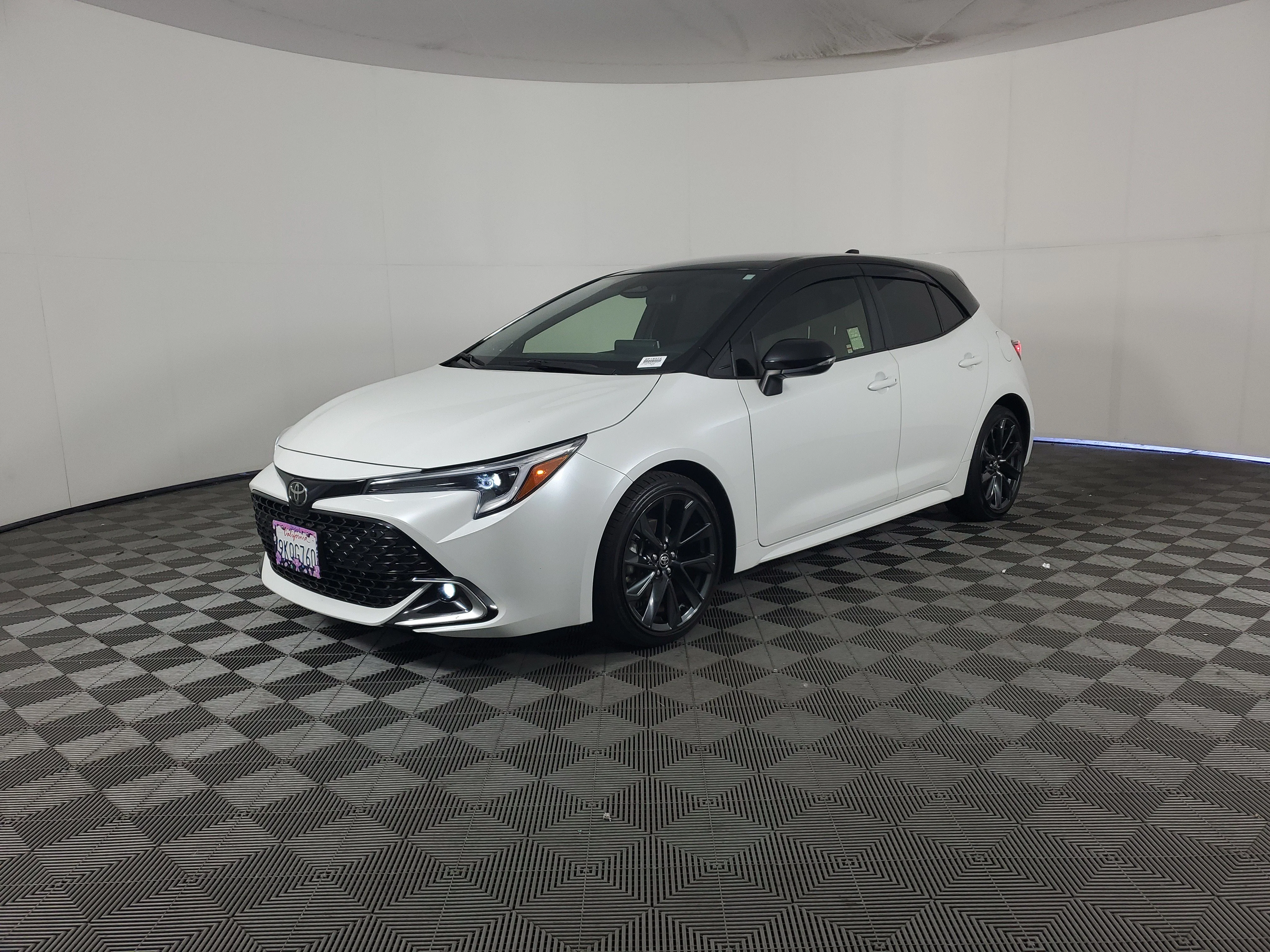 Used 2024 Wind Chill Pearl/Midnight Black Metallic Toyota XSE image 8