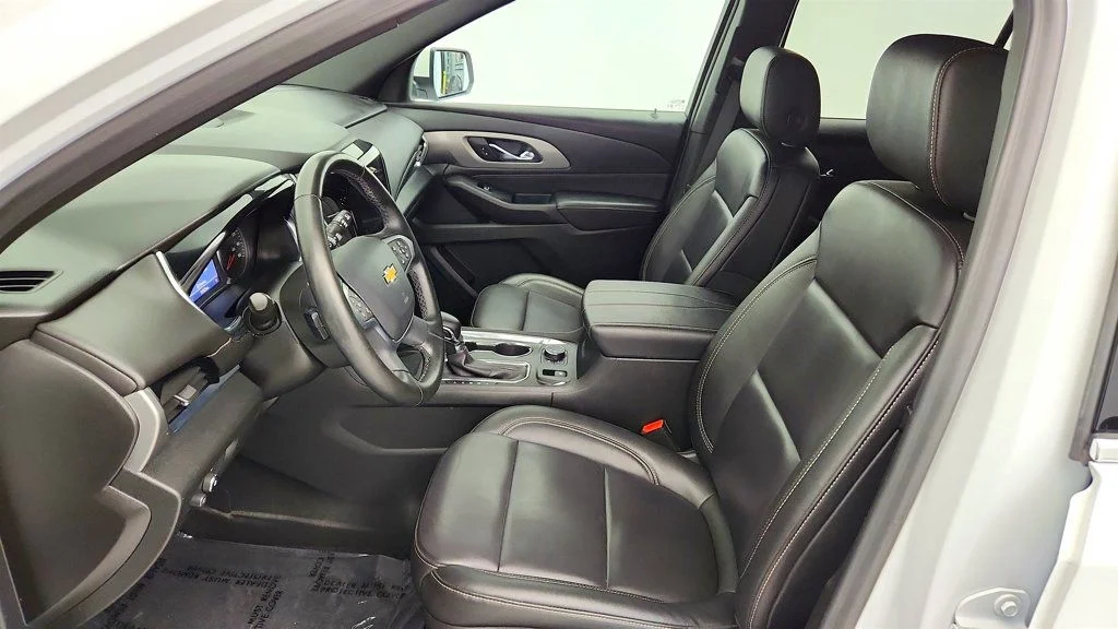 Used 2023 Summit White Chevrolet AWD 4dr LT Leather image 18