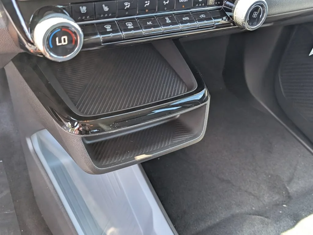New 2027 Summit White Chevrolet RS image 11