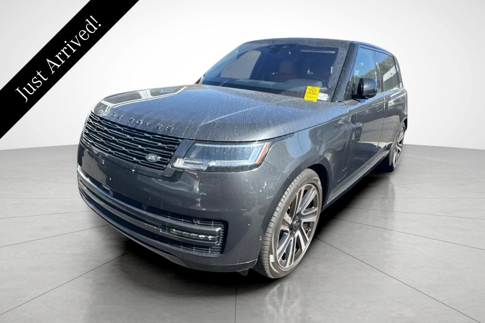 Used 2023  Land Rover SE image 1