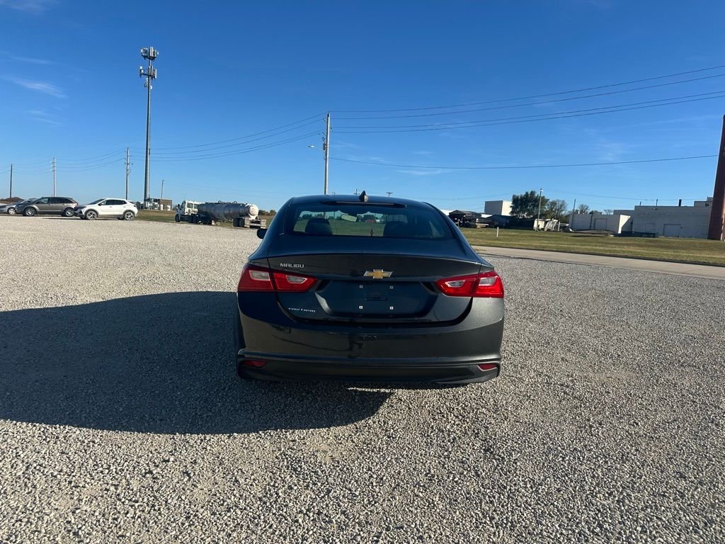 2018 Chevrolet Malibu LS photo 4