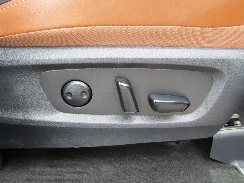 Used 2025 Obsidian Green Pearl Nissan Platinum image 38