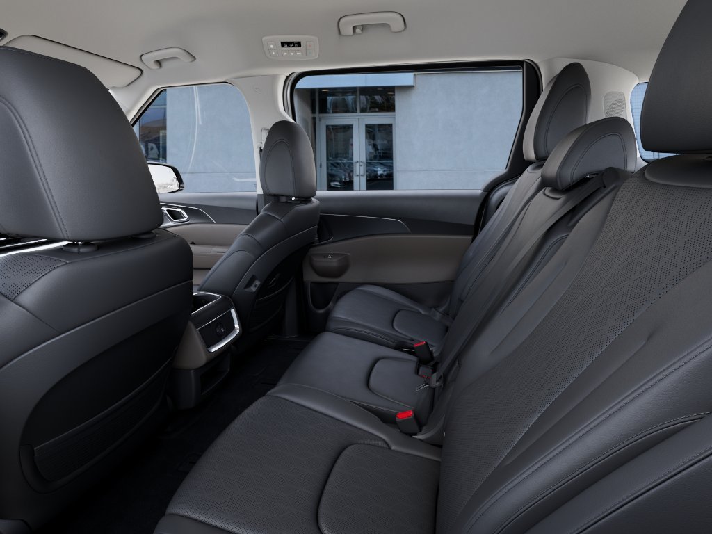 New 2027 White Kia LXS image 18