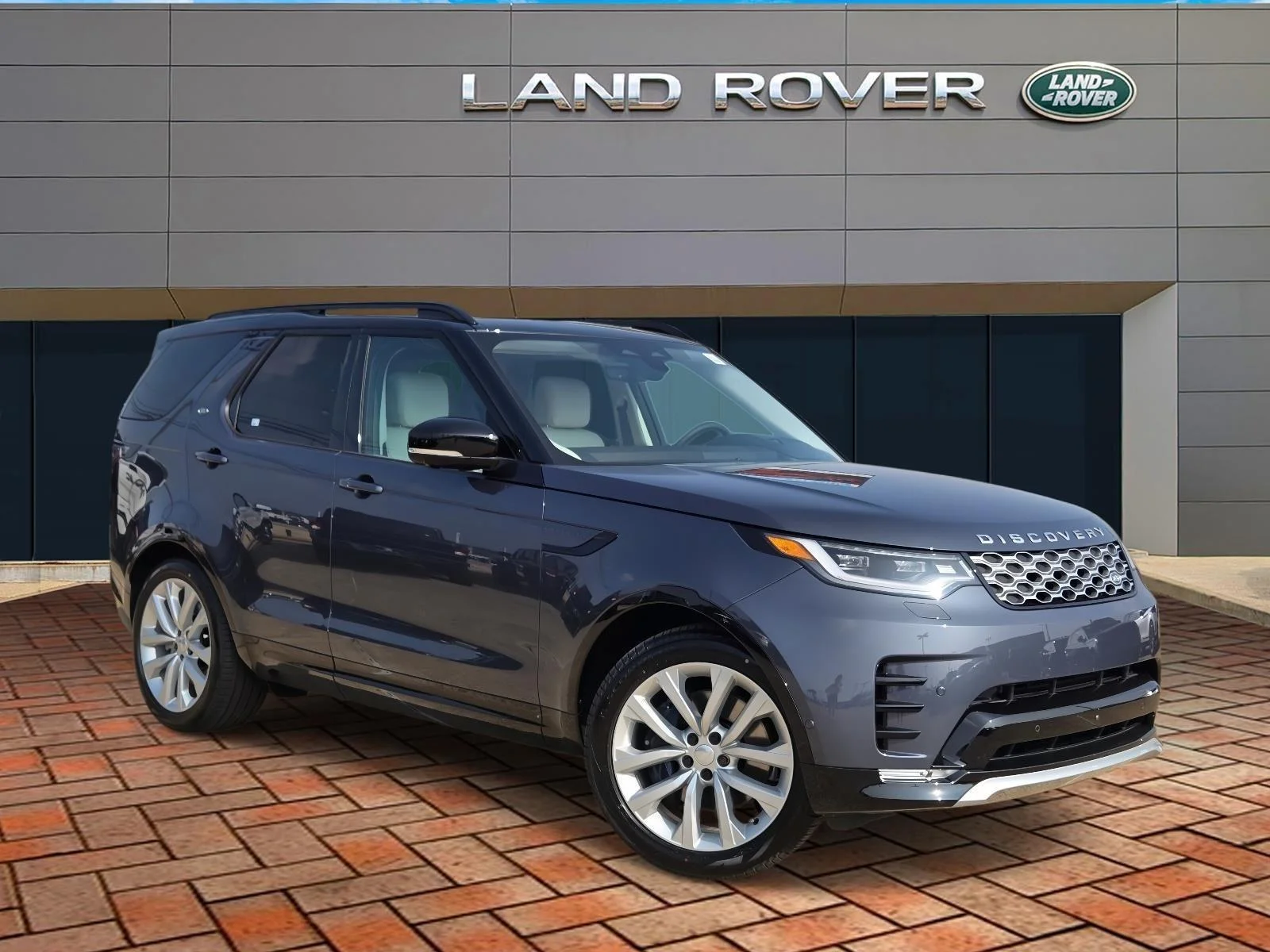 2026 Land Rover Discovery P360 Gemini Edition's photo