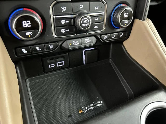 Used 2021 IRIDESCENT PEARL TRICOAT Chevrolet Premier image 21