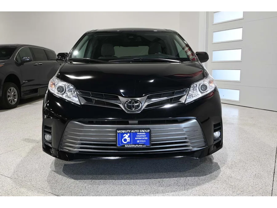 Used 2019 BLACK Toyota XLE Mobility Handicap Van image 4