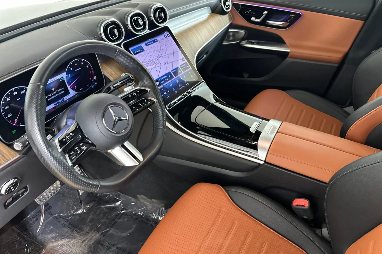 Used 2024 Nautical Blue Metallic Mercedes-Benz GLC 300 image 9