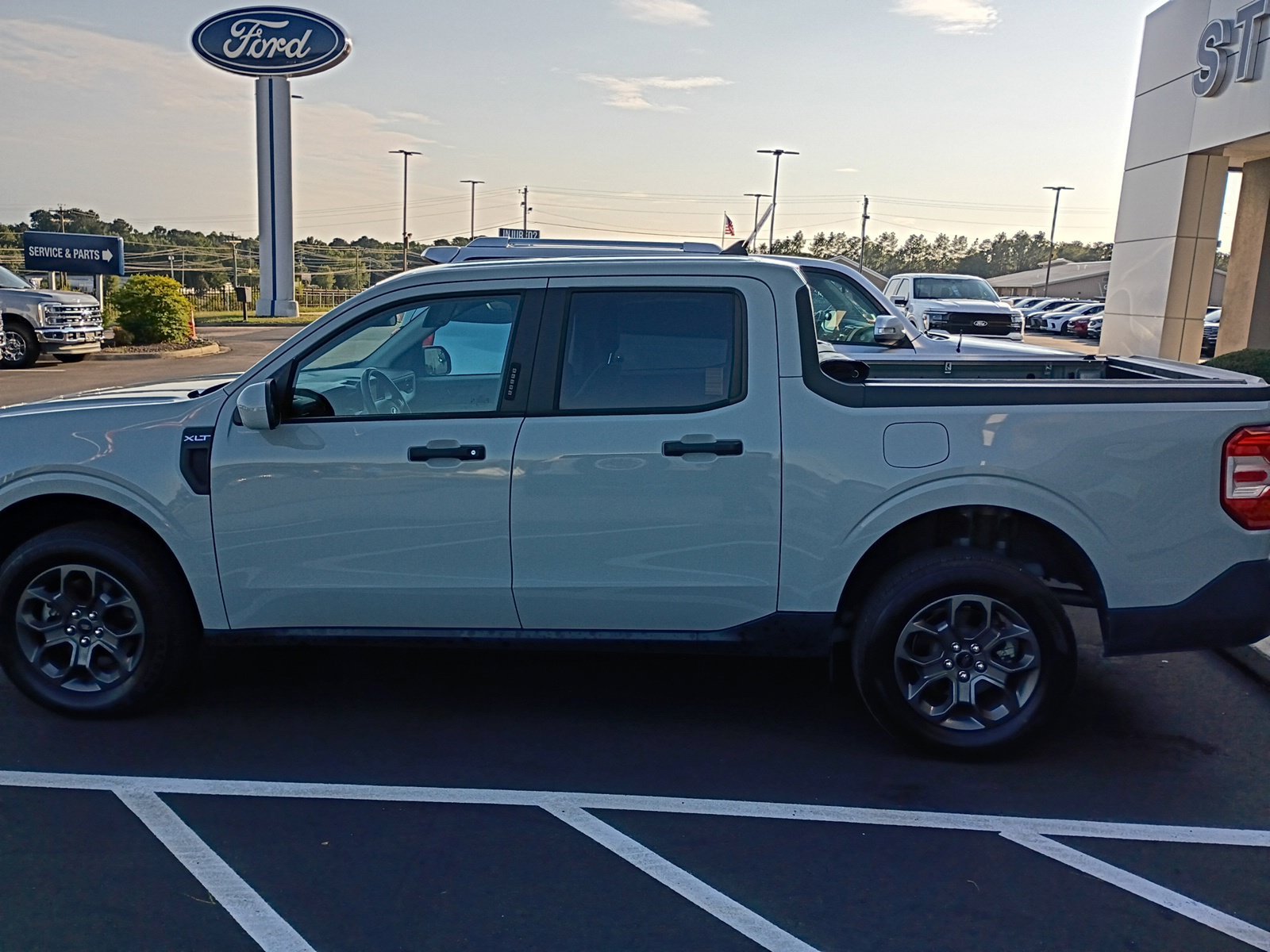 Used 2023 Green Ford XLT image 7