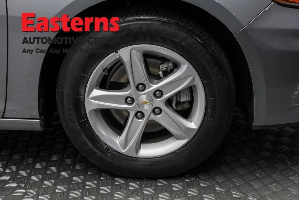 Used 2024 Gray Chevrolet LT image 29