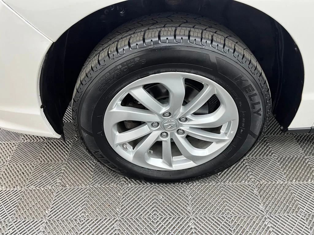 Used 2018  Acura Base image 17