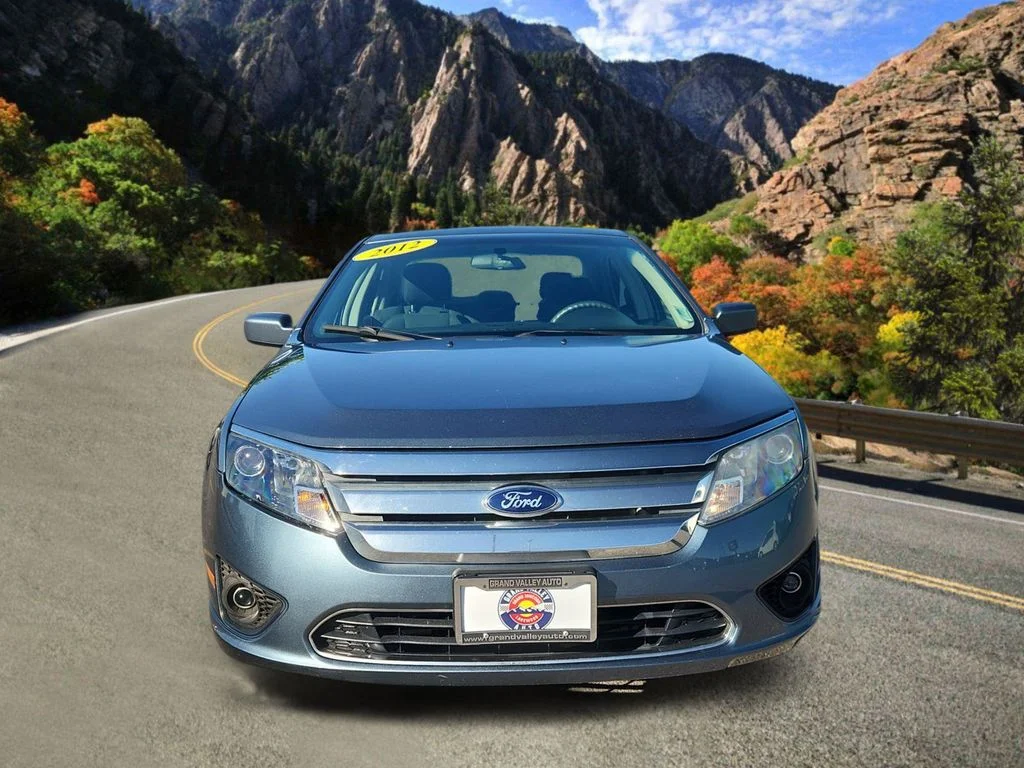Used 2012 Blue Ford SE image 6