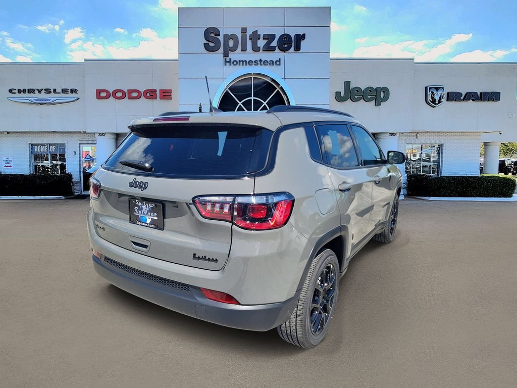 New 2026 Sting-Gray Clearcoat Jeep Latitude image 2