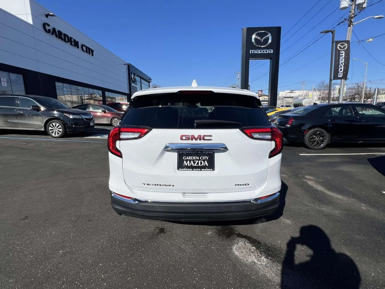 Used 2022 Summit White GMC AWD SLT image 11