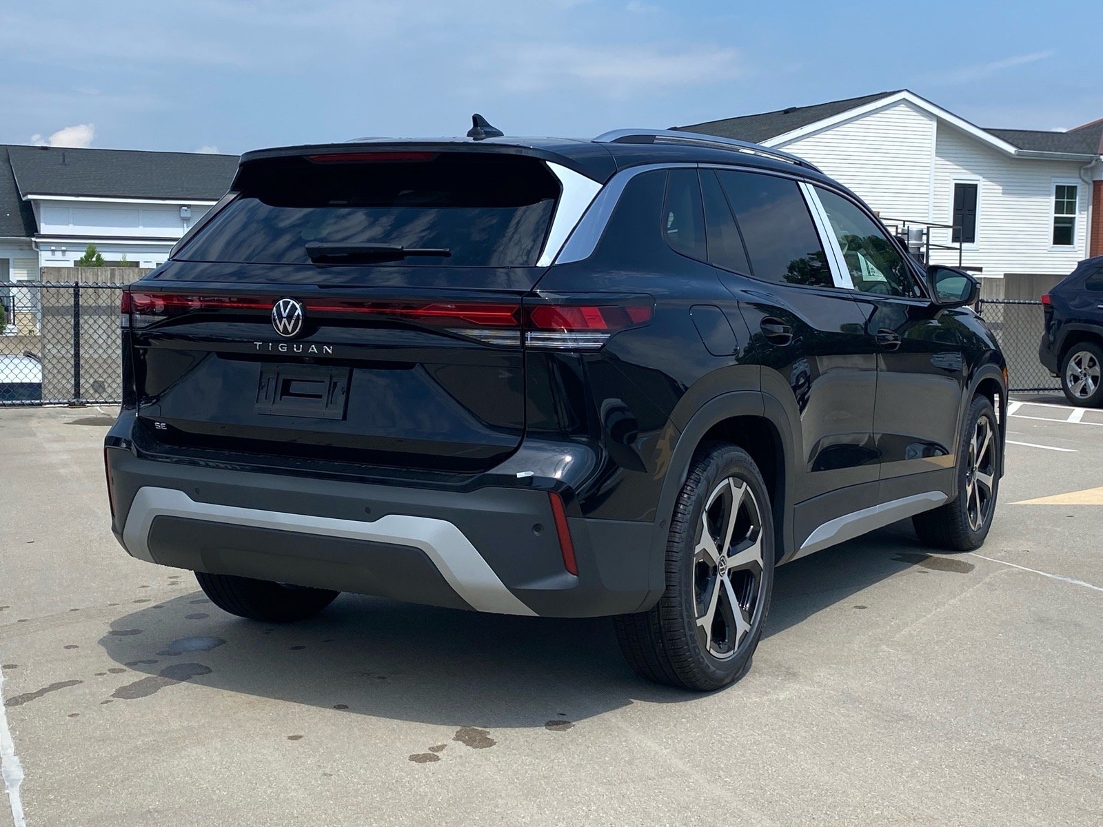 New 2026 Black Volkswagen 2.0T SE image 3