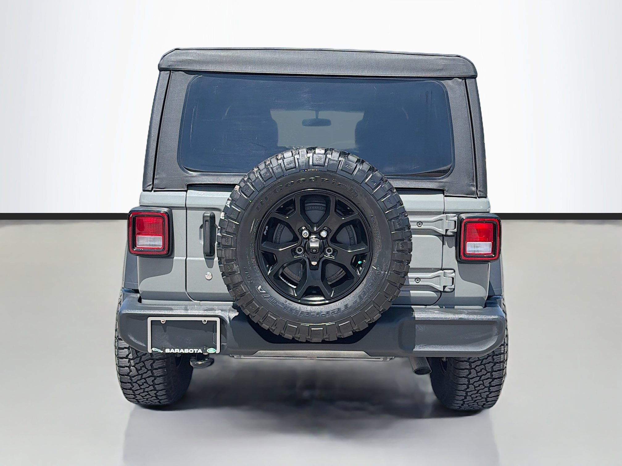Used 2021 Sting-Gray Clearcoat Jeep Unlimited Willys Sport image 4
