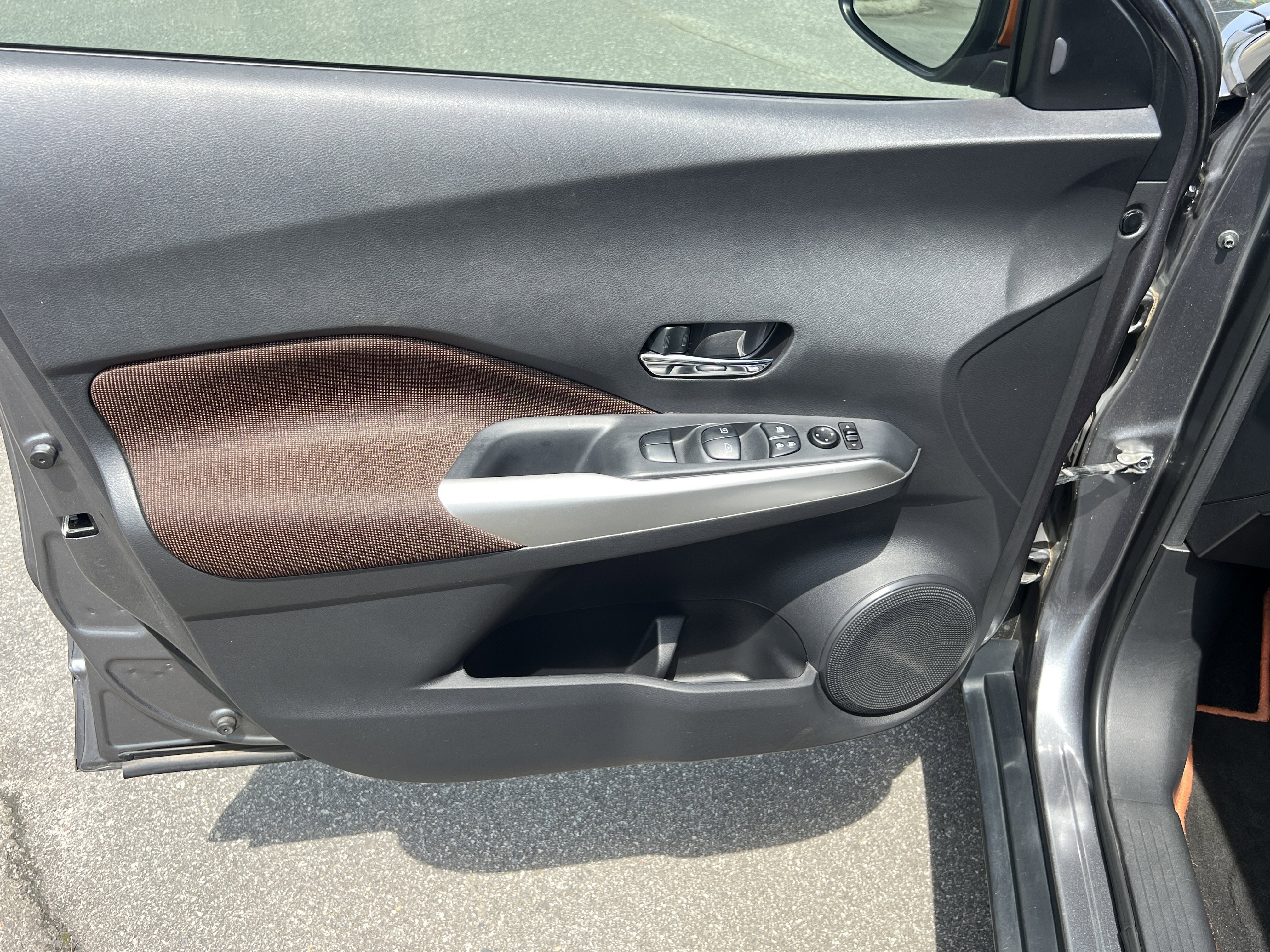 Used 2019 Gun Metallic Nissan SR image 19