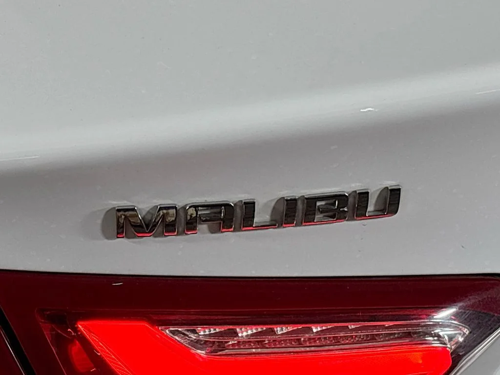 Used 2022 White Chevrolet LT image 23
