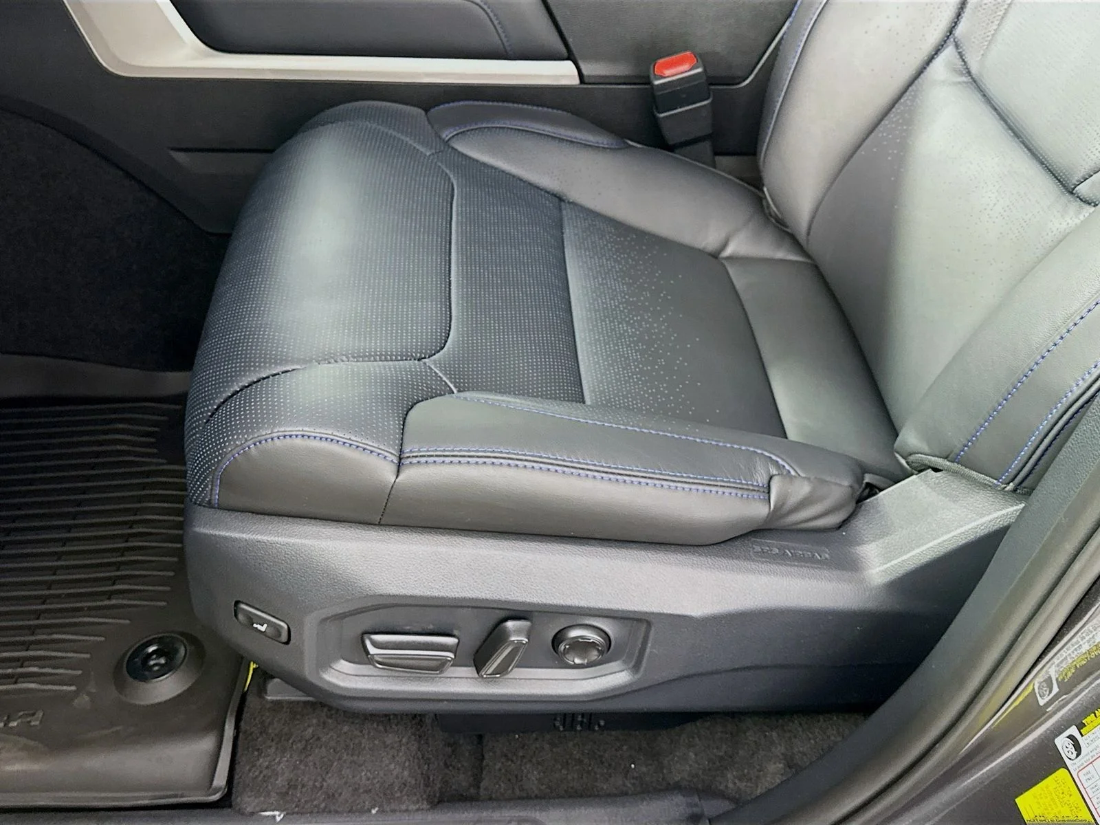 New 2026 Magnetic Gray Metallic Toyota  Platinum image 11