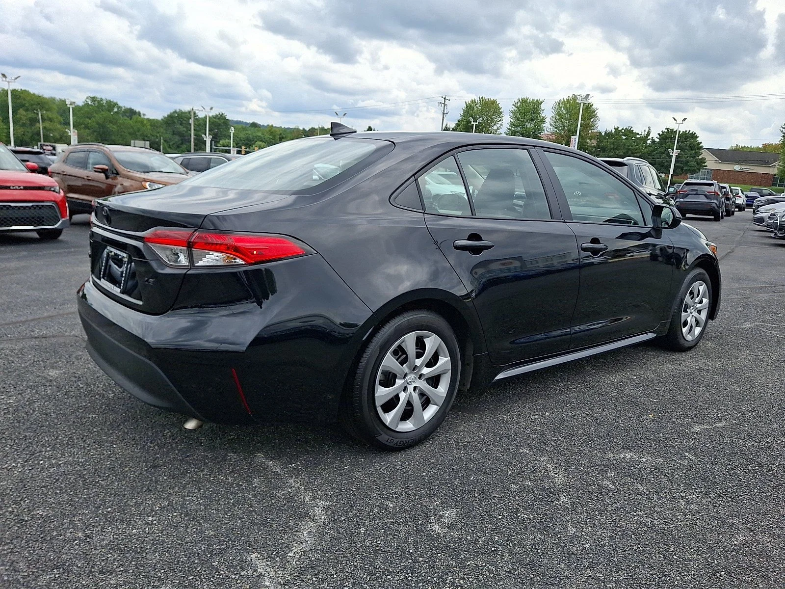 Used 2025 Midnight Black Metallic   218 Toyota LE image 7