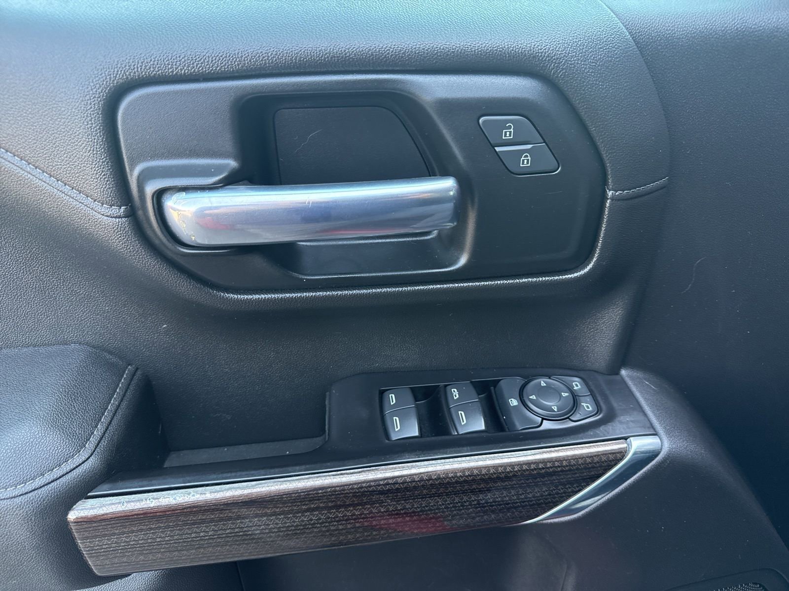 Used 2019 CAJUN RED TINTCOAT Chevrolet RST image 24